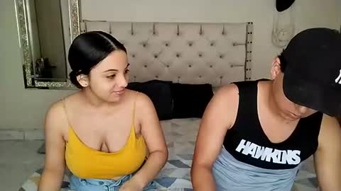Paola 23 and Andres 25 online show from 07/27/26, 03:08