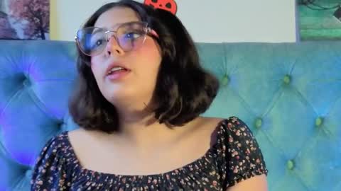 Paola Lyon online show from 11/11/25, 05:24