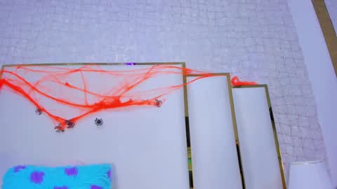 Paola  online show from 10/31/25, 10:16