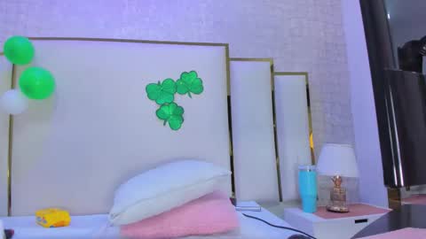 Paola  online show from 03/18/26, 09:45