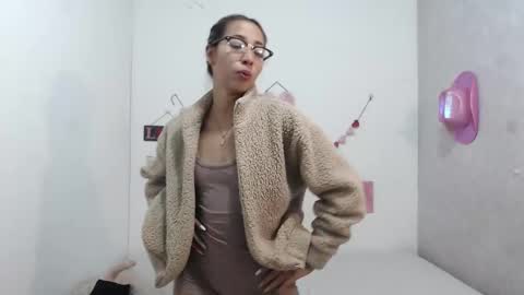 Paola online show from 02/12/25, 06:09