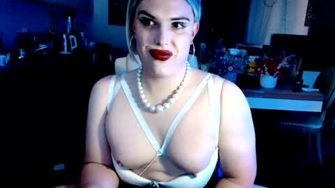 Snapshot of paoladoll chatting on 06/18/26, 02:10 Sarina Williams online show from 06/18/26, 02:10