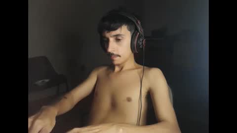 Snapshot of papito20cm chatting on 01/28/25, 04:29 Lau online show from 01/28/25, 04:29