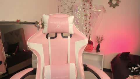 Snapshot of paprik_ chatting on 10/15/25, 06:30 Paprika online show from 10/15/25, 06:30