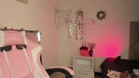 Snapshot of paprik_ chatting on 10/17/25, 06:43 Paprika online show from 10/17/25, 06:43