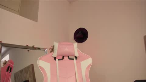 Snapshot of paprik_ chatting on 11/09/25, 06:17 Paprika online show from 11/09/25, 06:17