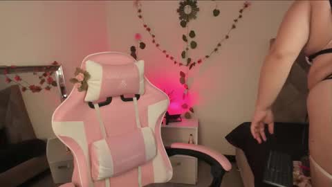 Snapshot of paprik_ chatting on 11/22/25, 06:51 Paprika online show from 11/22/25, 06:51