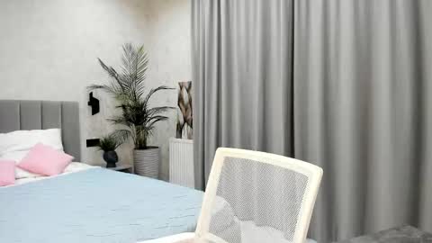 Melena online show from 12/21/25, 08:32