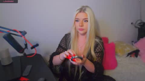 Victoria online show from 09/22/25, 04:25