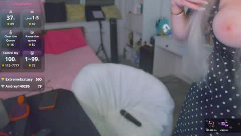 Victoria online show from 05/12/26, 01:47