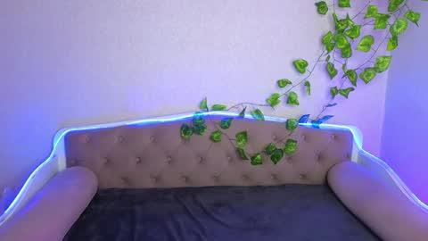 Allie  Alex Thumbs up if you like us online show from 12/19/24, 02:56