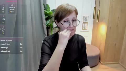 Paris online show from 03/12/25, 04:35