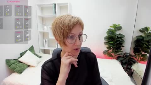 Paris online show from 03/21/26, 06:00