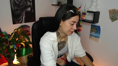 Paris D angelo online show from 01/15/25, 12:30