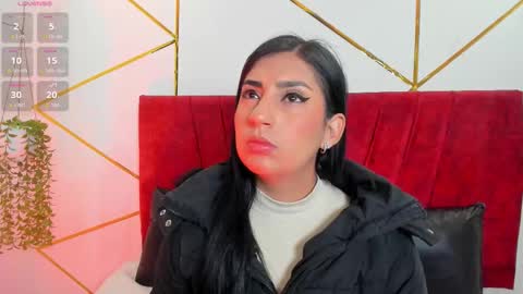 paris_evans_01 online show from 12/05/25, 11:41