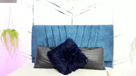 paris_evans_01 online show from 01/12/26, 09:20