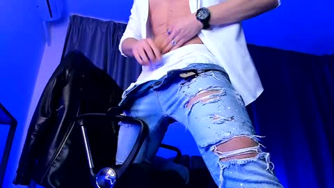 Paris online show from 12/29/24, 05:10