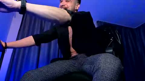 Paris online show from 02/17/25, 04:09