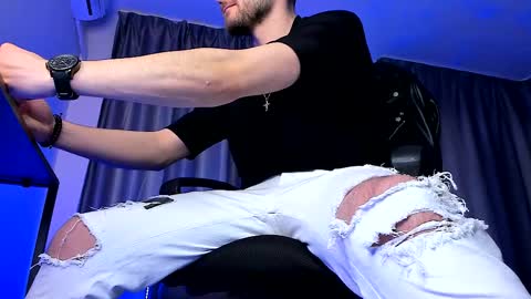 Paris online show from 03/06/25, 05:14