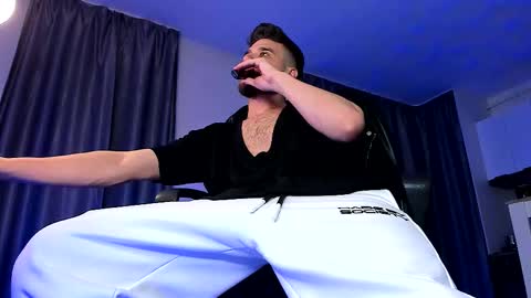 Paris online show from 03/23/26, 02:26