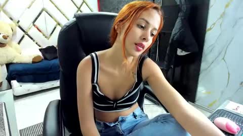 paris petit online show from 10/21/25, 08:42