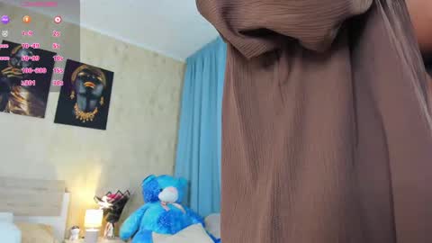 Snapshot of paris_x_hilton chatting on 02/07/25, 05:10 Paris online show from 02/07/25, 05:10