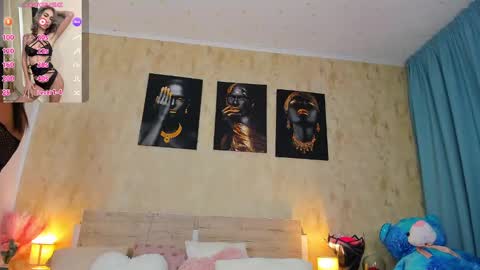 Snapshot of paris_x_hilton chatting on 02/24/25, 05:00 Paris online show from 02/24/25, 05:00