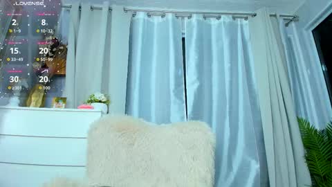 Snapshot of paris_x_hilton chatting on 09/13/25, 03:17 Paris online show from 09/13/25, 03:17