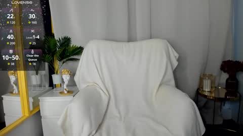 Snapshot of paris_x_hilton chatting on 02/07/26, 05:33 Paris online show from 02/07/26, 05:33