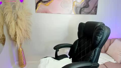 Paris  online show from 01/10/26, 01:18