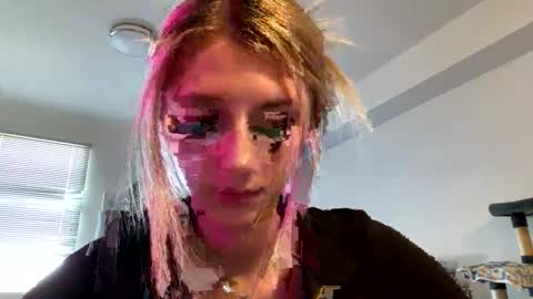 parisbaby2000 online show from 03/10/25, 07:40