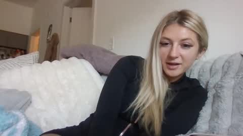 parisbaby2000 online show from 09/12/25, 05:24