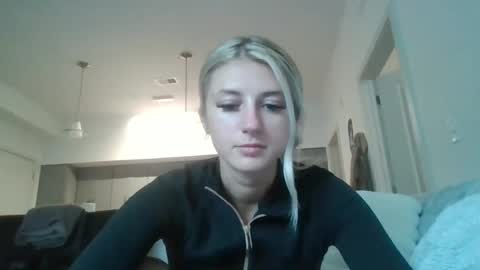 parisbaby2000 online show from 09/25/25, 06:00