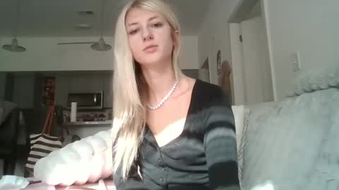 parisbaby2000 online show from 10/02/25, 02:13