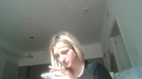 parisbaby2000 online show from 10/03/25, 02:03