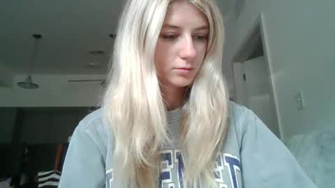 parisbaby2000 online show from 10/07/25, 02:47