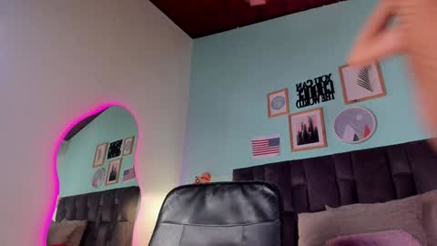 Snapshot of parisfox_ chatting on 01/09/25, 10:41 PARIS online show from 01/09/25, 10:41