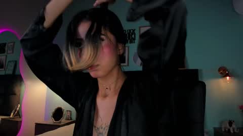 Snapshot of parisfox_ chatting on 02/12/25, 01:41 PARIS online show from 02/12/25, 01:41