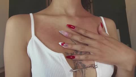 Snapshot of parisfox_ chatting on 02/21/25, 07:43 PARIS online show from 02/21/25, 07:43