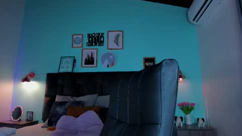 Snapshot of parisfox_ chatting on 03/08/25, 10:34 PARIS online show from 03/08/25, 10:34