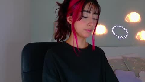 Snapshot of parisfox_ chatting on 10/04/25, 12:03 PARIS online show from 10/04/25, 12:03