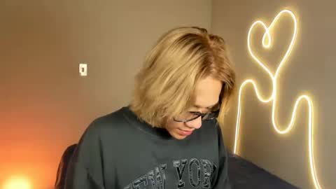 Snapshot of parisstone2 chatting on 12/08/24, 08:25 connie online show from 12/08/24, 08:25