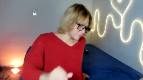 Snapshot of parisstone2 chatting on 12/09/24, 09:48 connie online show from 12/09/24, 09:48