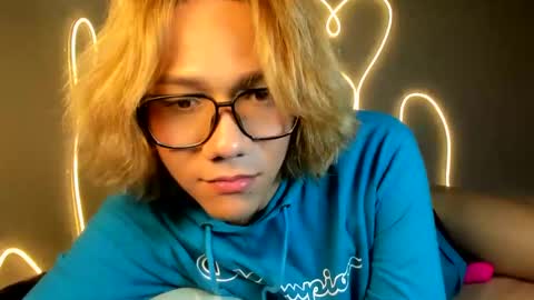 Snapshot of parisstone2 chatting on 12/11/24, 09:45 connie online show from 12/11/24, 09:45