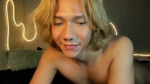 Snapshot of parisstone2 chatting on 12/12/24, 12:48 connie online show from 12/12/24, 12:48