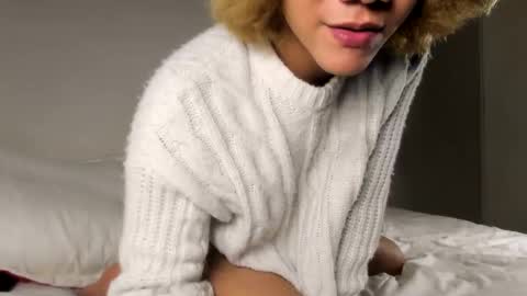 Snapshot of parisstone2 chatting on 12/15/24, 11:42 connie online show from 12/15/24, 11:42