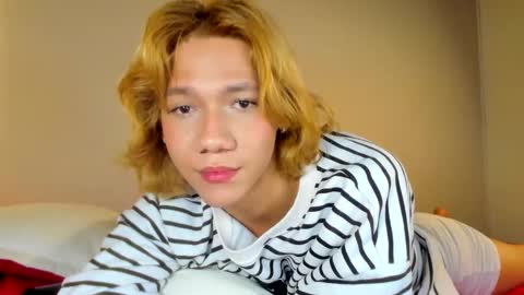 Snapshot of parisstone2 chatting on 12/19/24, 10:10 connie online show from 12/19/24, 10:10