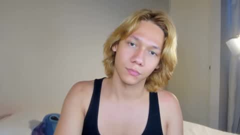 Snapshot of parisstone2 chatting on 12/25/24, 10:05 connie online show from 12/25/24, 10:05