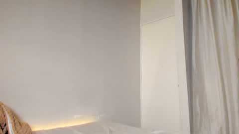 Snapshot of parisstone2 chatting on 01/03/25, 12:00 connie online show from 01/03/25, 12:00