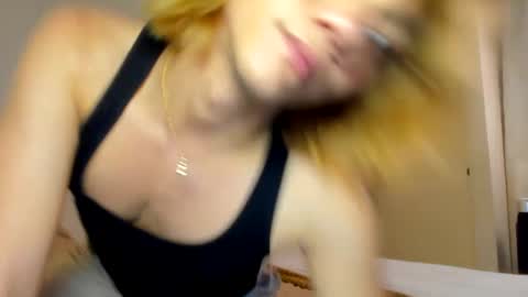 Snapshot of parisstone2 chatting on 01/03/25, 11:12 connie online show from 01/03/25, 11:12